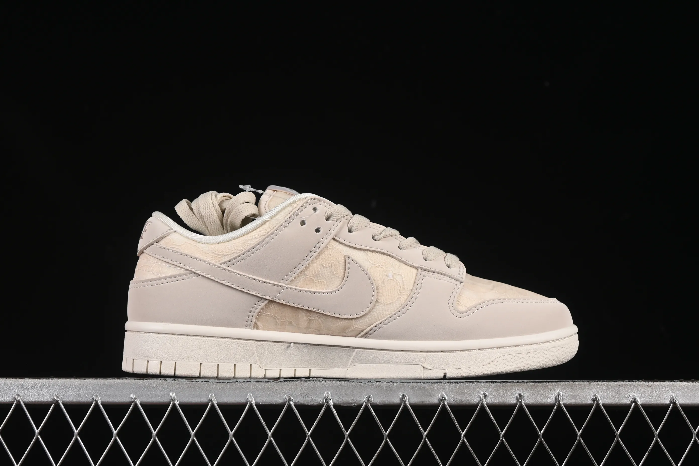 All Categories Nk SB Dunk Series Nk SB Dunk Low Low-top sneakers Nike SB Dunk Low "Light Orewood Brown" Hidden girl low-top casual sneakers HJ5870-100